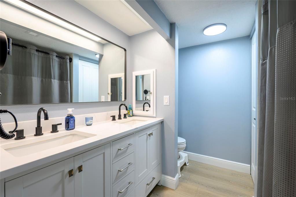 Active With Contract: $439,990 (2 beds, 2 baths, 1260 Square Feet)