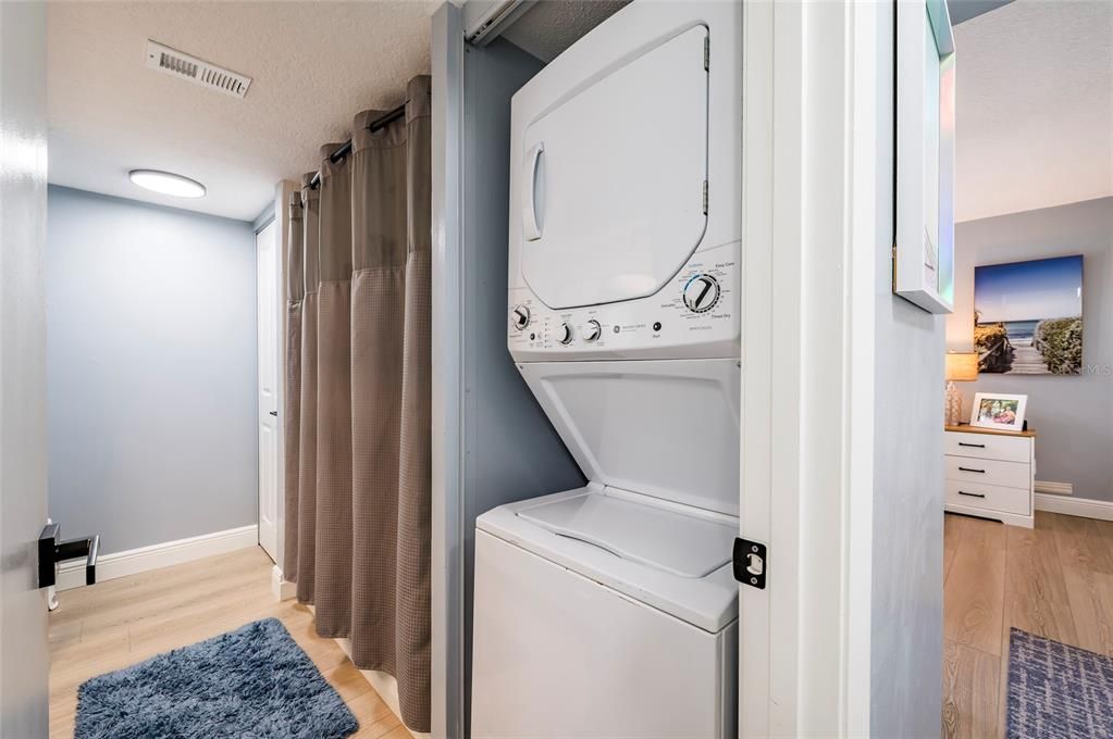 Active With Contract: $439,990 (2 beds, 2 baths, 1260 Square Feet)