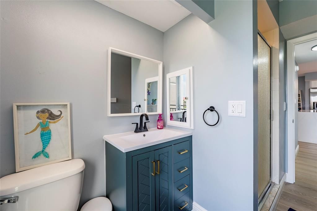 Active With Contract: $439,990 (2 beds, 2 baths, 1260 Square Feet)