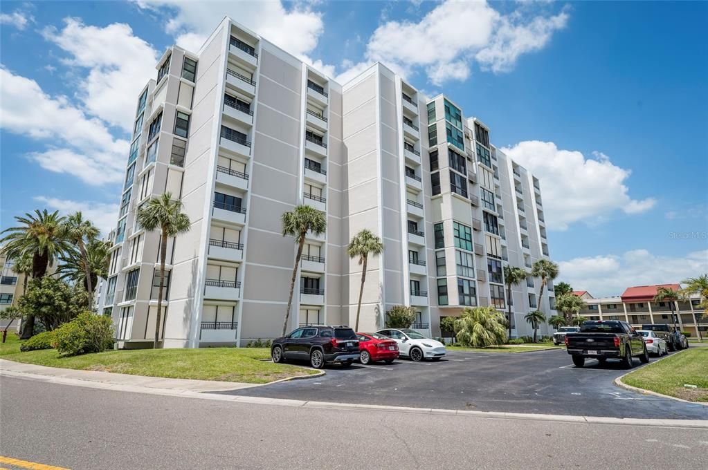 Active With Contract: $439,990 (2 beds, 2 baths, 1260 Square Feet)