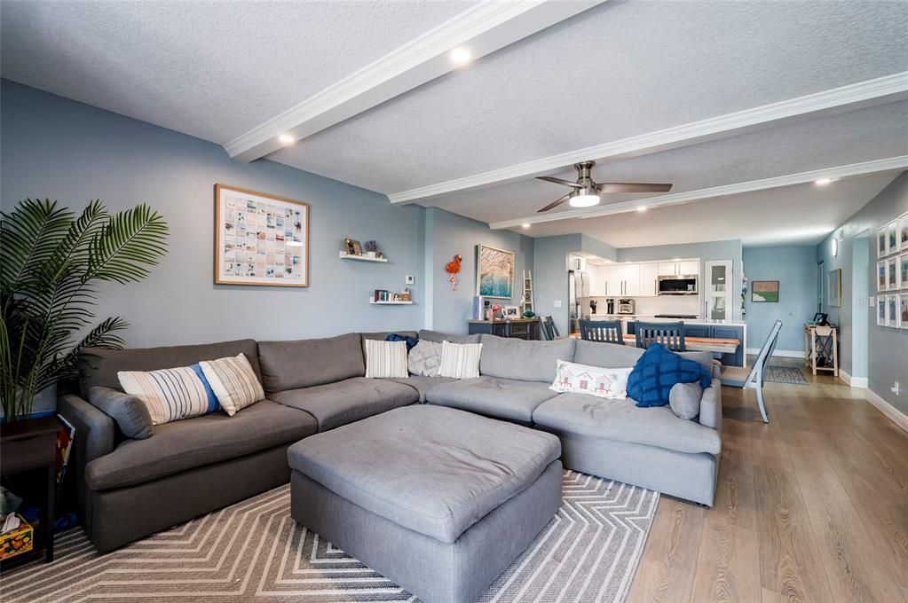 Active With Contract: $439,990 (2 beds, 2 baths, 1260 Square Feet)