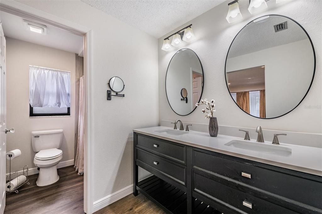 Active With Contract: $538,900 (3 beds, 2 baths, 1828 Square Feet)