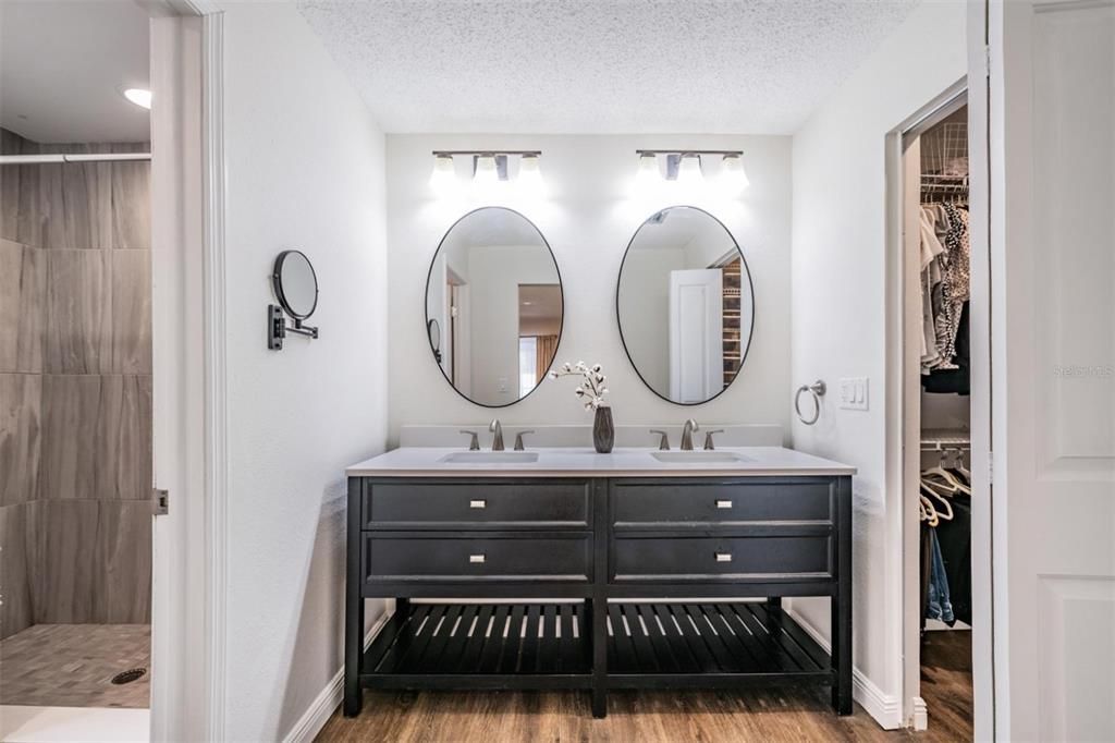 Active With Contract: $538,900 (3 beds, 2 baths, 1828 Square Feet)