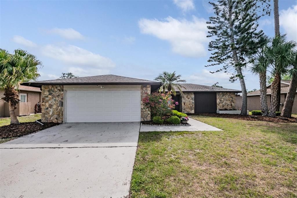 Active With Contract: $538,900 (3 beds, 2 baths, 1828 Square Feet)