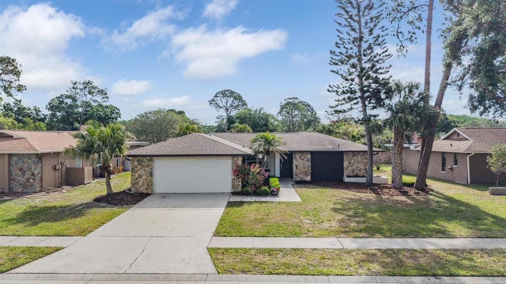 Active With Contract: $538,900 (3 beds, 2 baths, 1828 Square Feet)