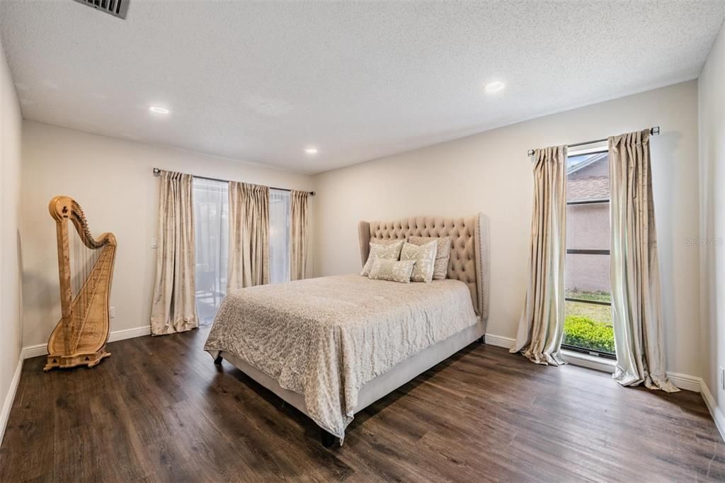 Active With Contract: $538,900 (3 beds, 2 baths, 1828 Square Feet)