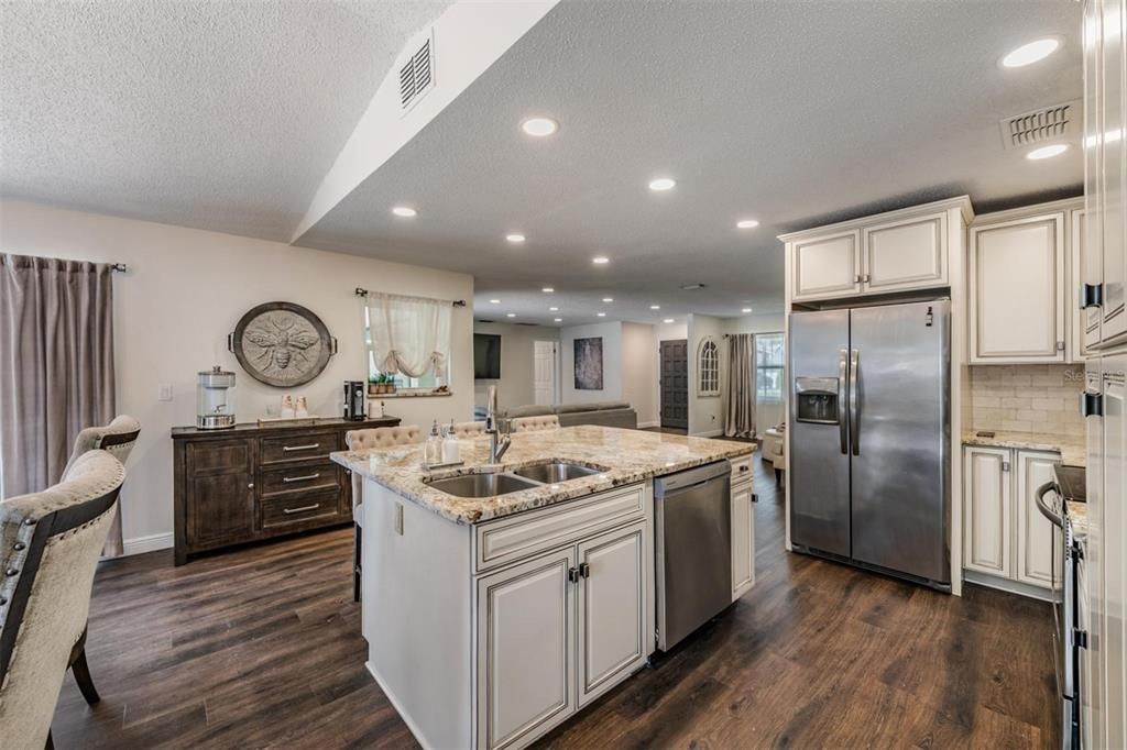 Active With Contract: $538,900 (3 beds, 2 baths, 1828 Square Feet)