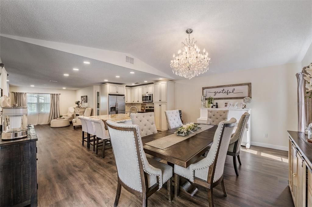 Active With Contract: $538,900 (3 beds, 2 baths, 1828 Square Feet)