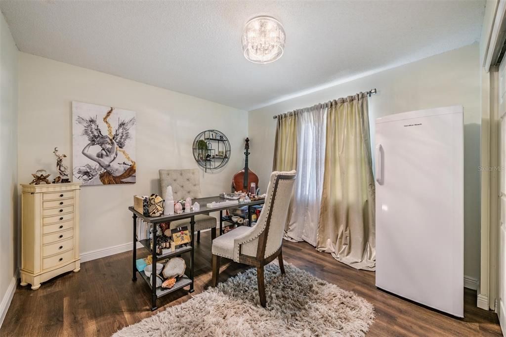 Active With Contract: $538,900 (3 beds, 2 baths, 1828 Square Feet)