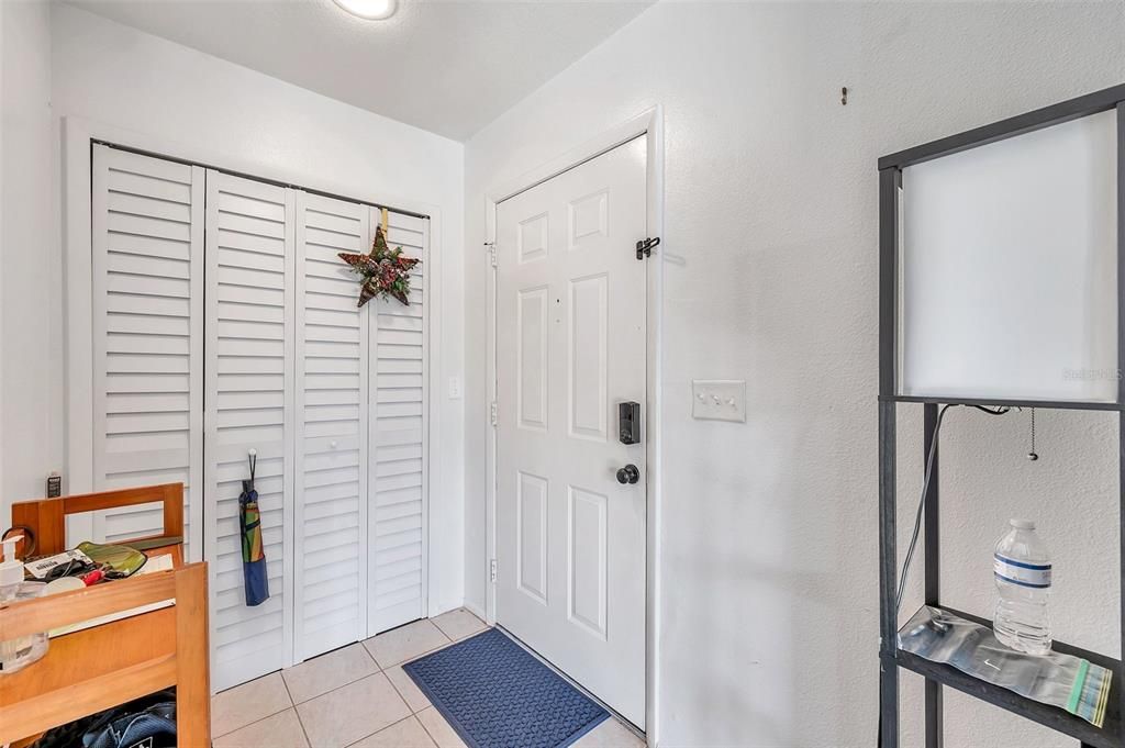 Active With Contract: $155,000 (2 beds, 1 baths, 872 Square Feet)
