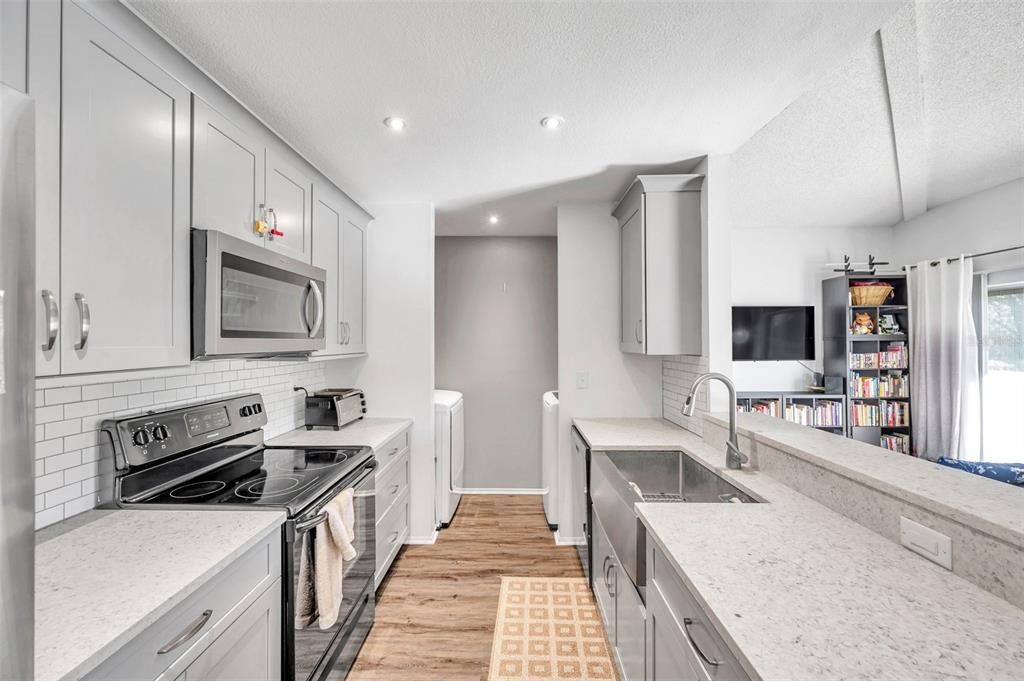 Active With Contract: $155,000 (2 beds, 1 baths, 872 Square Feet)