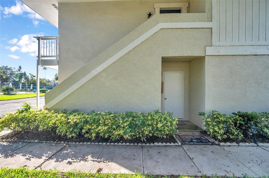 Active With Contract: $155,000 (2 beds, 1 baths, 872 Square Feet)