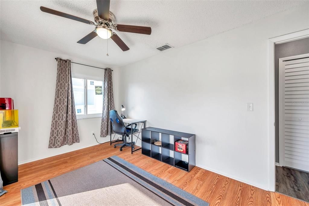 Active With Contract: $155,000 (2 beds, 1 baths, 872 Square Feet)