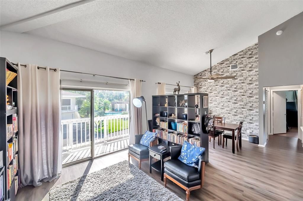 Active With Contract: $155,000 (2 beds, 1 baths, 872 Square Feet)