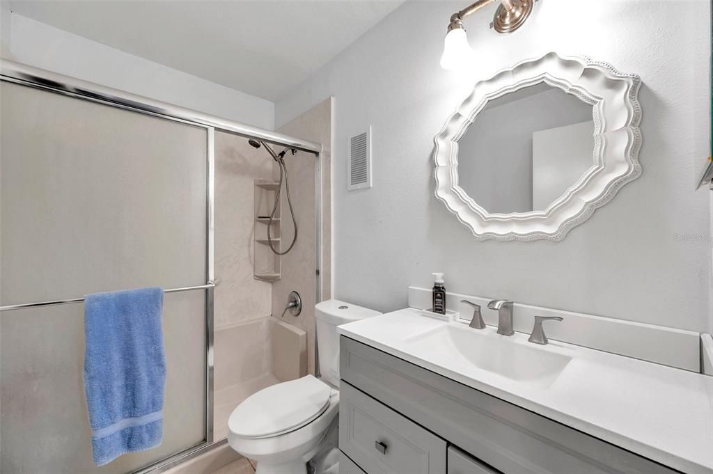 Active With Contract: $155,000 (2 beds, 1 baths, 872 Square Feet)