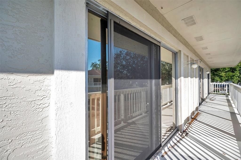 Active With Contract: $155,000 (2 beds, 1 baths, 872 Square Feet)