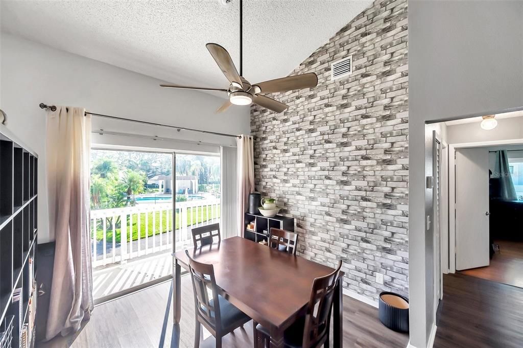 Active With Contract: $155,000 (2 beds, 1 baths, 872 Square Feet)