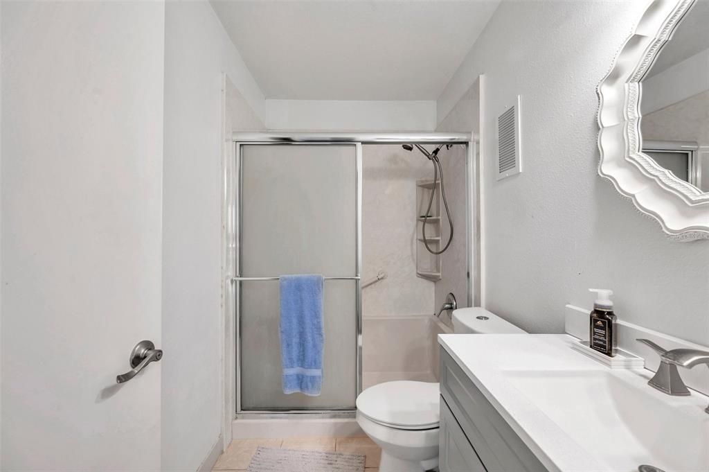 Active With Contract: $155,000 (2 beds, 1 baths, 872 Square Feet)