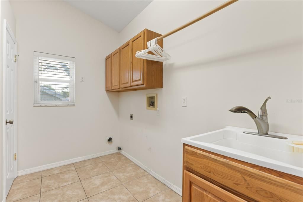 Active With Contract: $599,000 (4 beds, 3 baths, 2599 Square Feet)