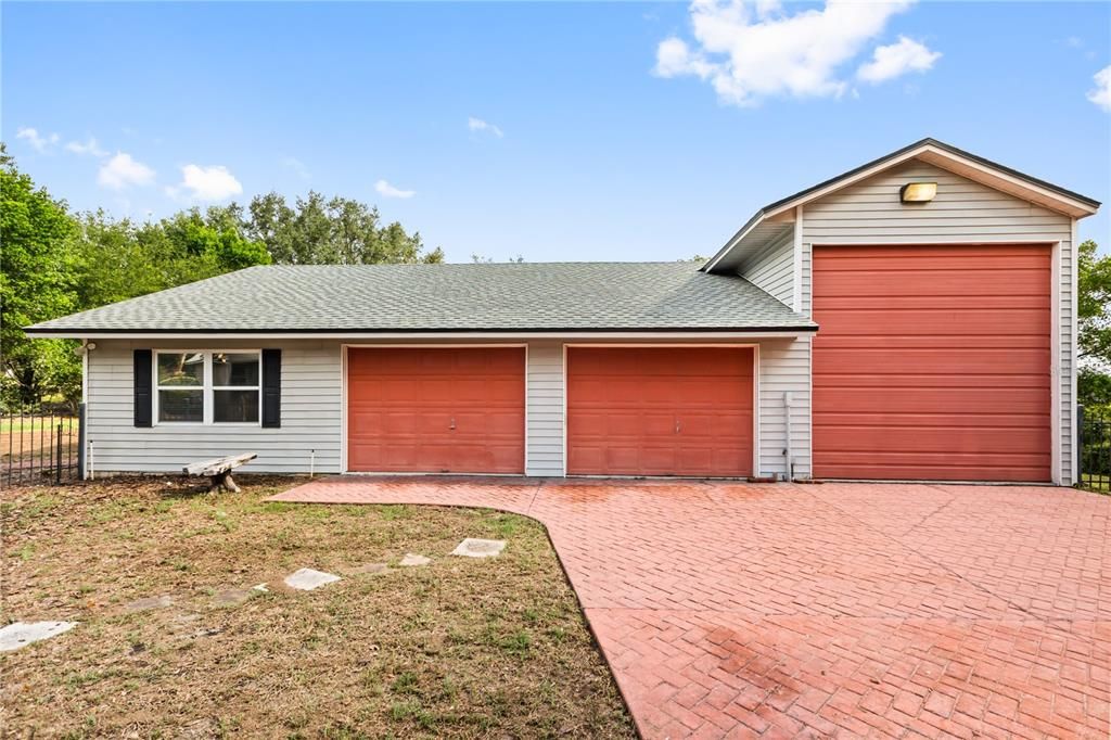 Active With Contract: $599,000 (4 beds, 3 baths, 2599 Square Feet)