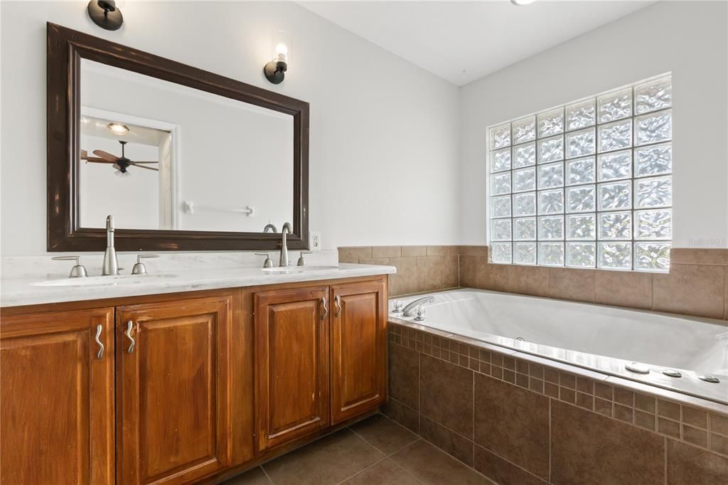 Active With Contract: $599,000 (4 beds, 3 baths, 2599 Square Feet)