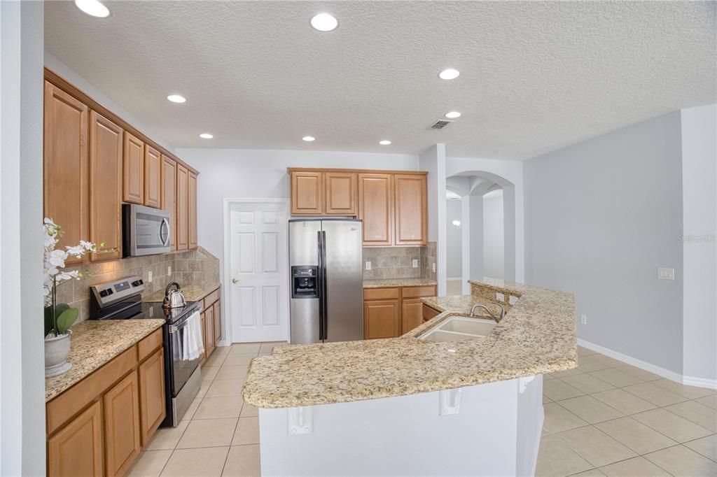 Active With Contract: $610,000 (4 beds, 3 baths, 2411 Square Feet)