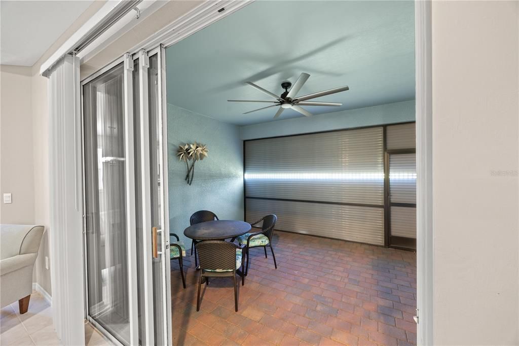 Activo con contrato: $390,000 (4 camas, 3 baños, 2365 Pies cuadrados)