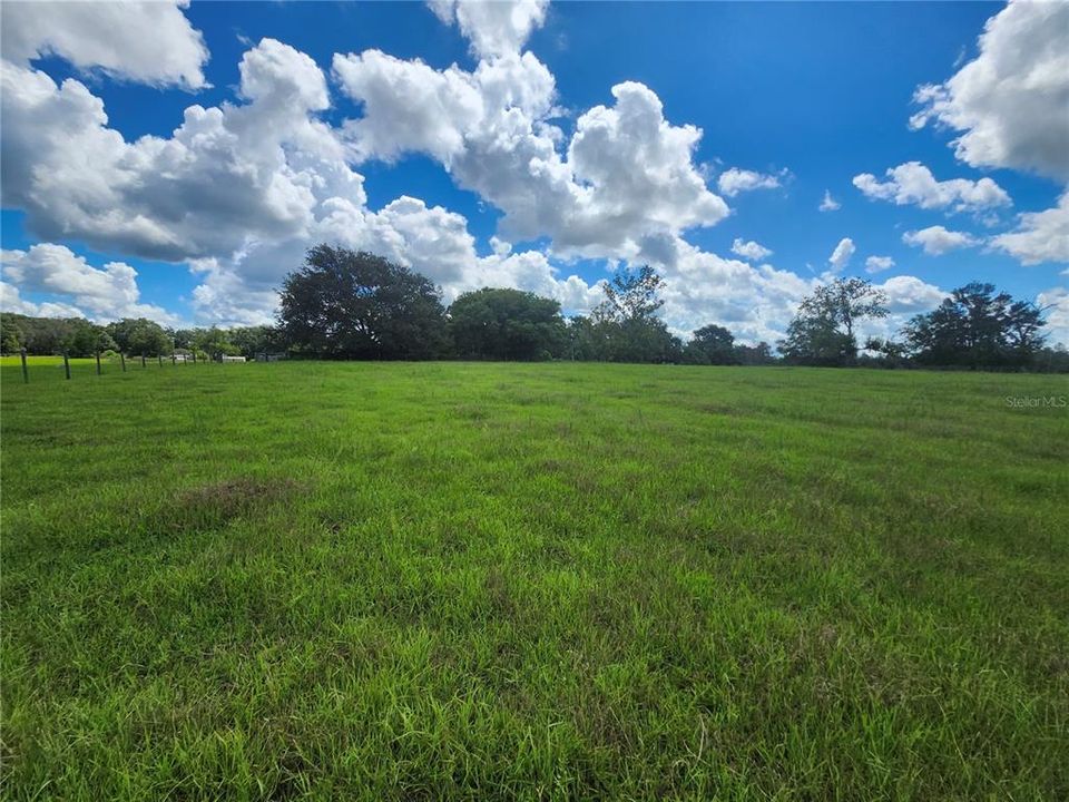 待售: $110,000 (1.17 acres)