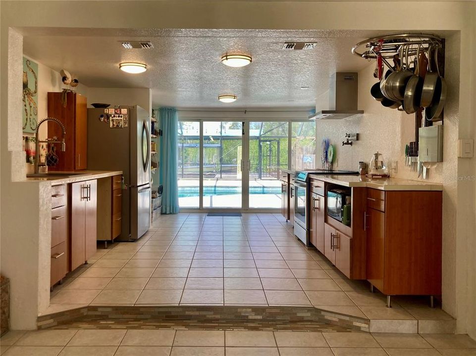 For Sale: $350,000 (3 beds, 2 baths, 1695 Square Feet)
