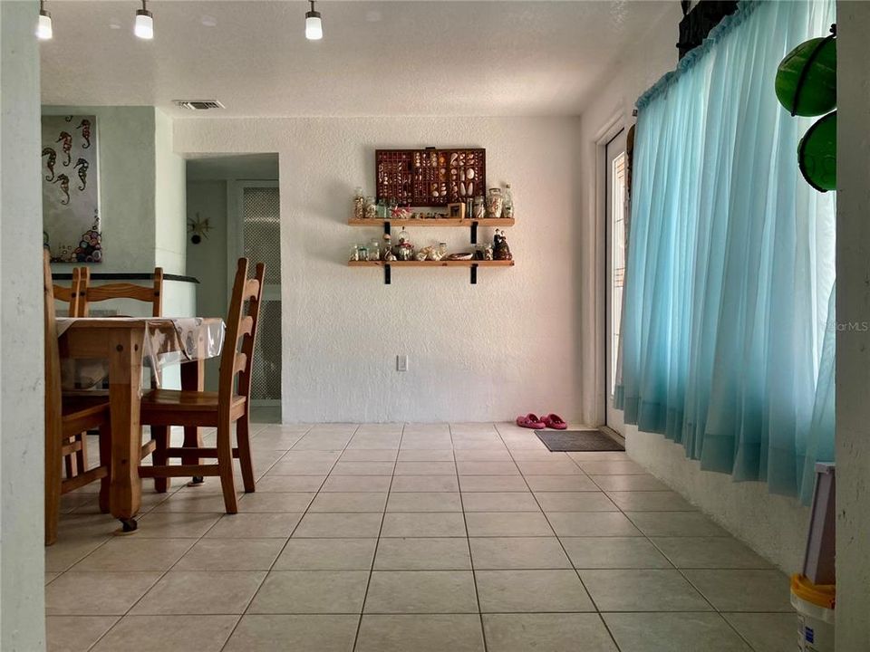 For Sale: $350,000 (3 beds, 2 baths, 1695 Square Feet)