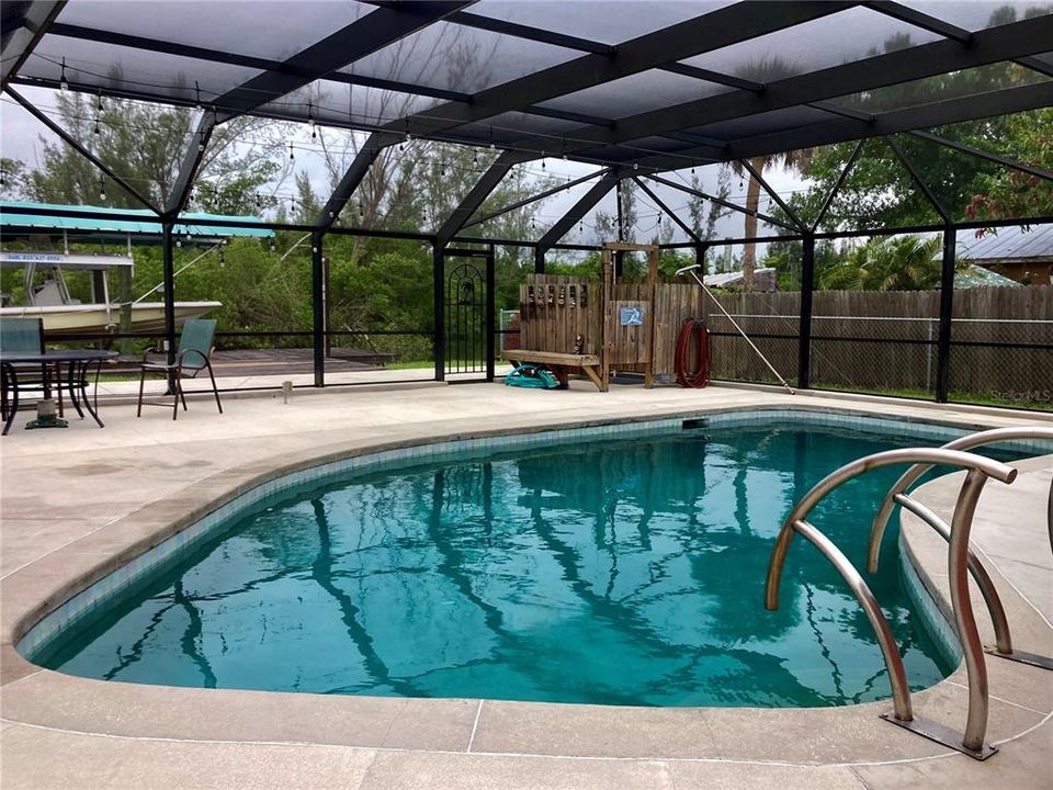 For Sale: $350,000 (3 beds, 2 baths, 1695 Square Feet)