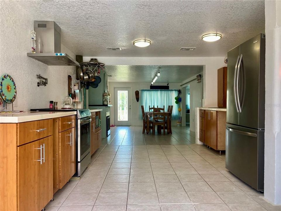 For Sale: $350,000 (3 beds, 2 baths, 1695 Square Feet)