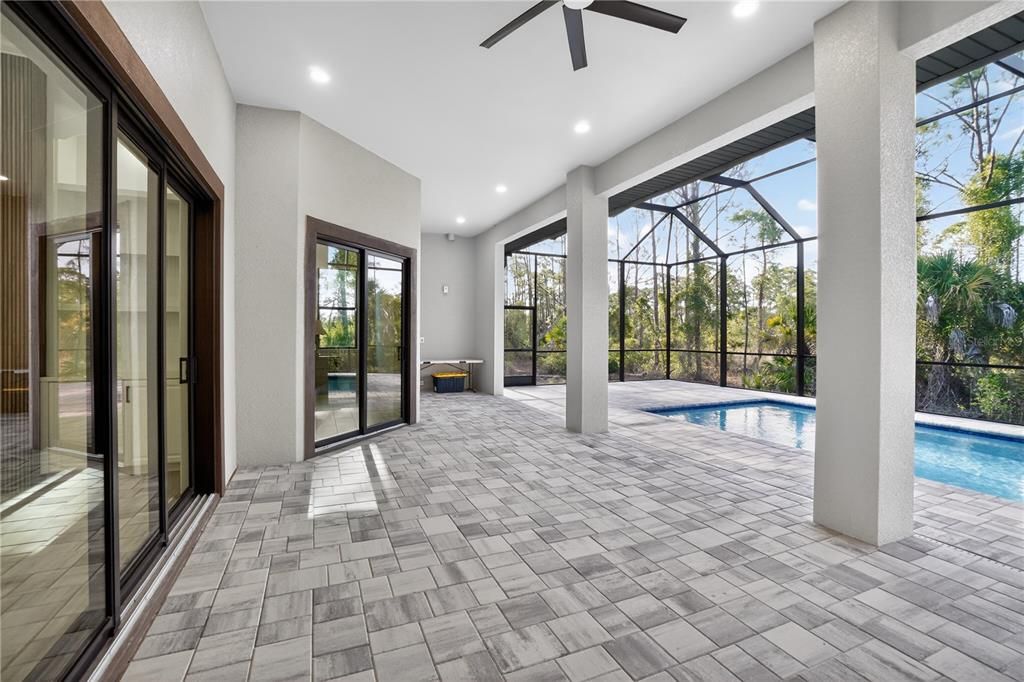 En Venta: $869,000 (3 camas, 3 baños, 2553 Pies cuadrados)