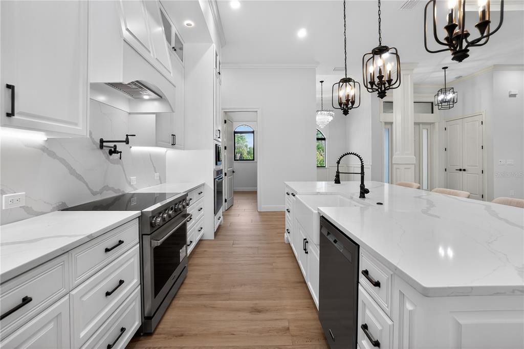 En Venta: $869,000 (3 camas, 3 baños, 2553 Pies cuadrados)