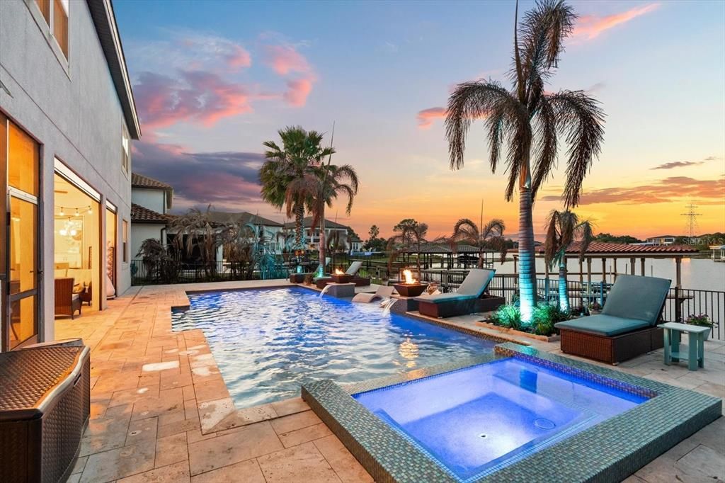 En Venta: $2,445,000 (6 camas, 5 baños, 4817 Pies cuadrados)