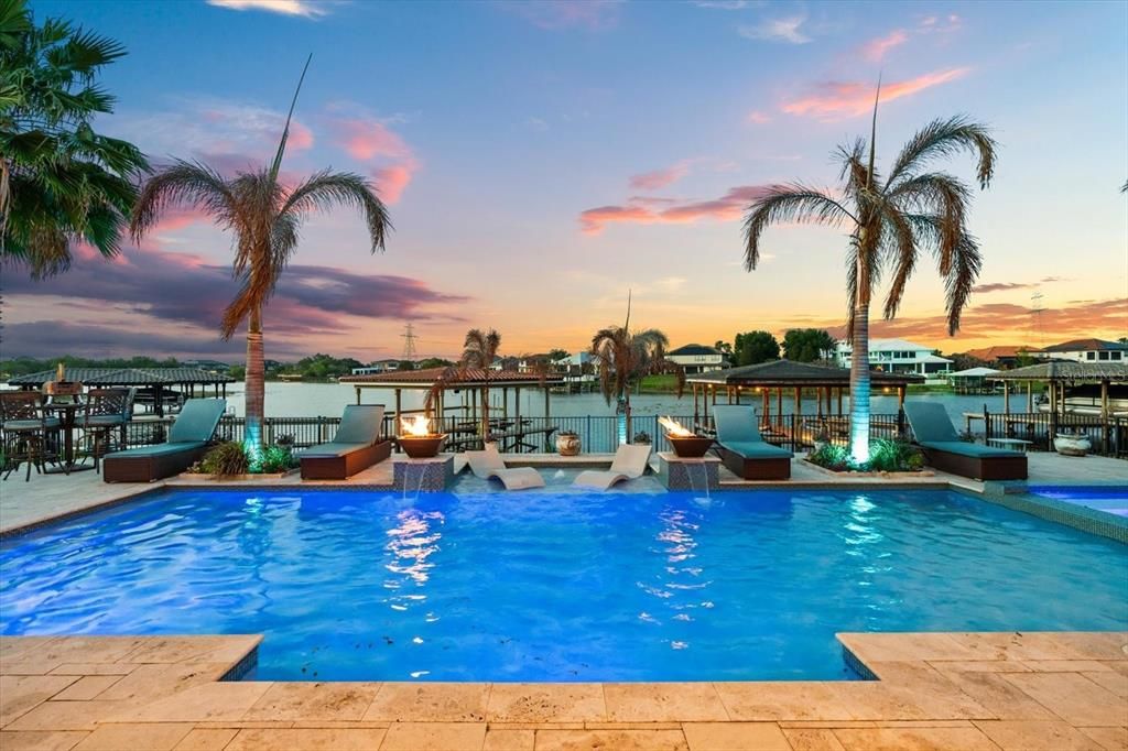 En Venta: $2,445,000 (6 camas, 5 baños, 4817 Pies cuadrados)