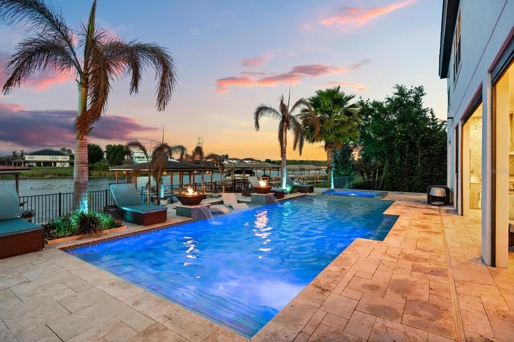 En Venta: $2,445,000 (6 camas, 5 baños, 4817 Pies cuadrados)