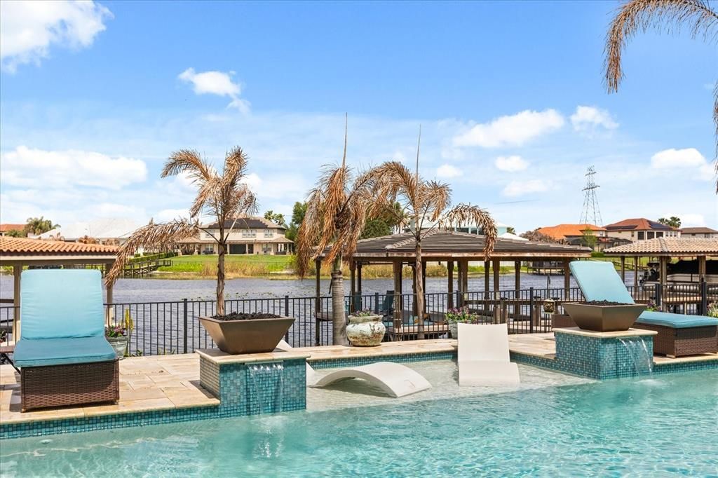 En Venta: $2,445,000 (6 camas, 5 baños, 4817 Pies cuadrados)