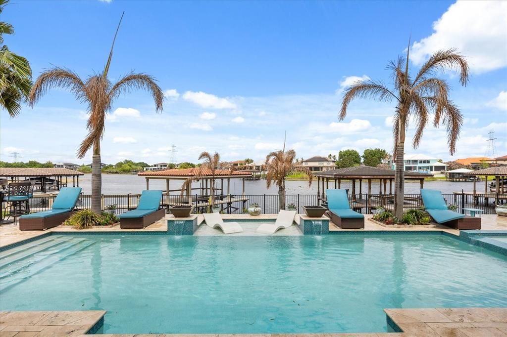 En Venta: $2,445,000 (6 camas, 5 baños, 4817 Pies cuadrados)