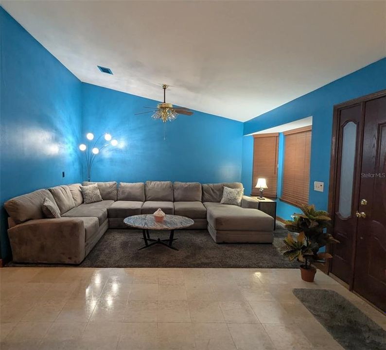 En Venta: $624,900 (3 camas, 2 baños, 2502 Pies cuadrados)