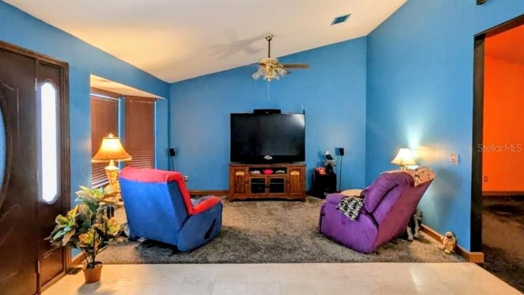 En Venta: $624,900 (3 camas, 2 baños, 2502 Pies cuadrados)