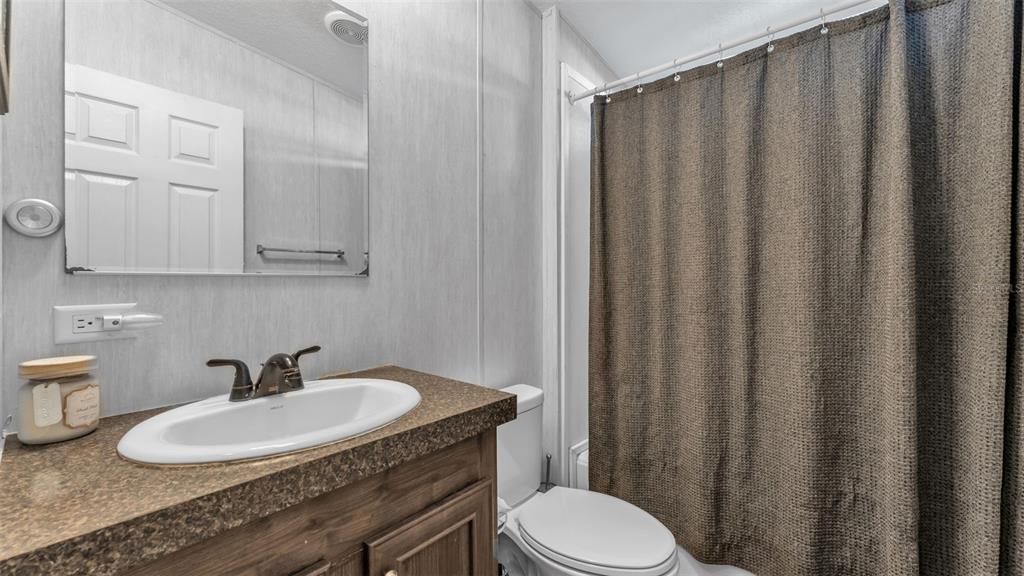 Под контрактом: $229,000 (5 спален, 2 ванн, 1680 Квадратных фут)