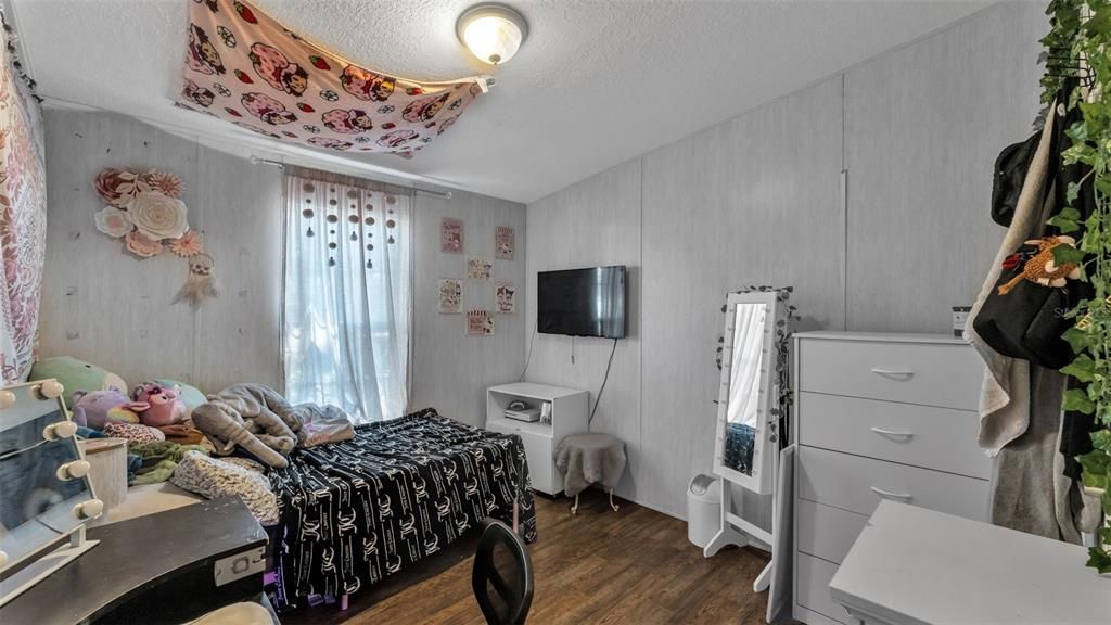 Под контрактом: $229,000 (5 спален, 2 ванн, 1680 Квадратных фут)