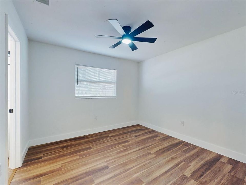 For Sale: $269,900 (4 beds, 2 baths, 1085 Square Feet)
