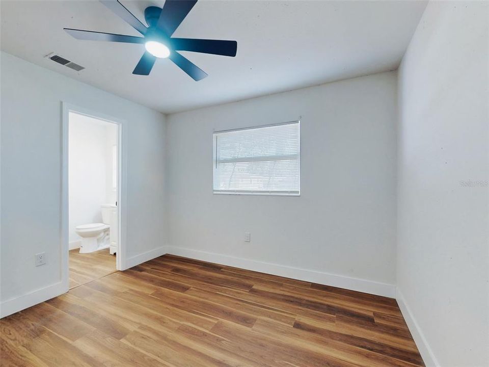 For Sale: $269,900 (4 beds, 2 baths, 1085 Square Feet)