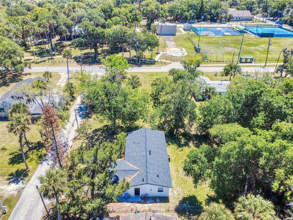For Sale: $269,900 (4 beds, 2 baths, 1085 Square Feet)