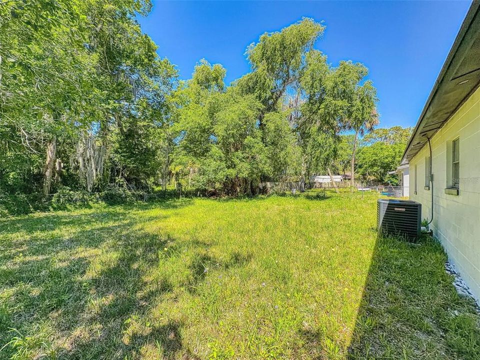 For Sale: $269,900 (4 beds, 2 baths, 1085 Square Feet)