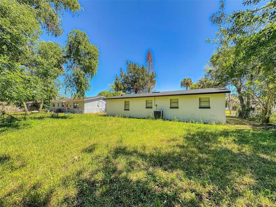 For Sale: $269,900 (4 beds, 2 baths, 1085 Square Feet)