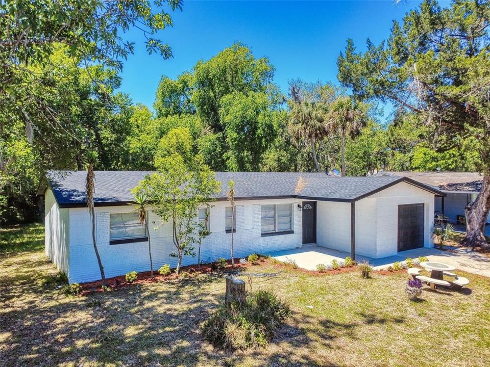 For Sale: $269,900 (4 beds, 2 baths, 1085 Square Feet)
