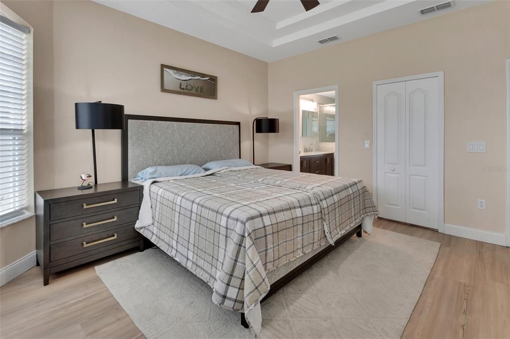 Active With Contract: $389,900 (3 beds, 2 baths, 1603 Square Feet)